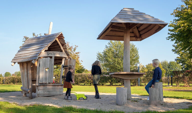 Restaurant speeltoestel buiten