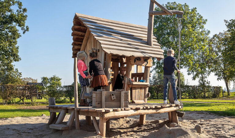 Robinia speelhuis in strandsfeer buiten