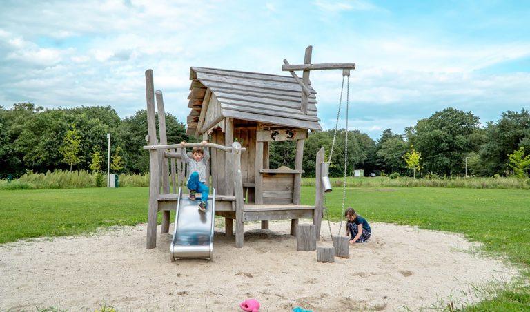 Speeltoestel voor jongere kinderen