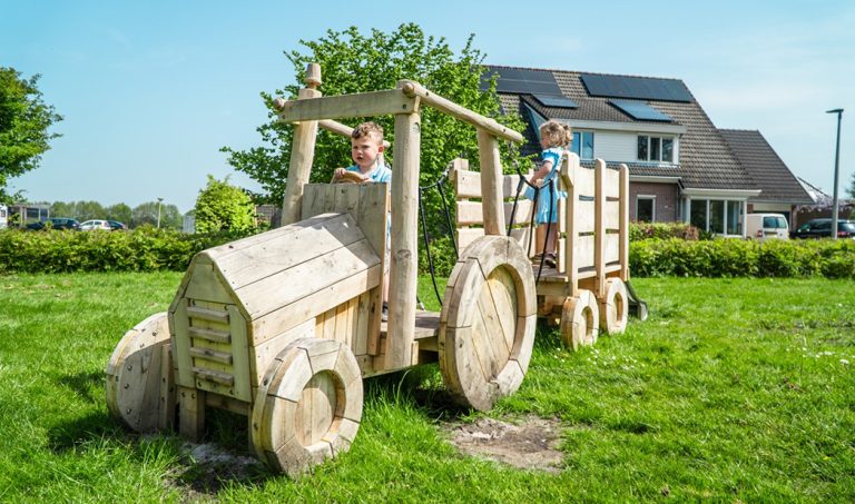 Houten tractor om op te spelen