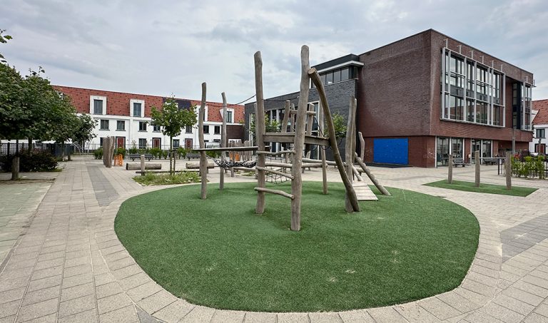 Speeltoestellen schoolplein BS De Touwbaan Oosterhout