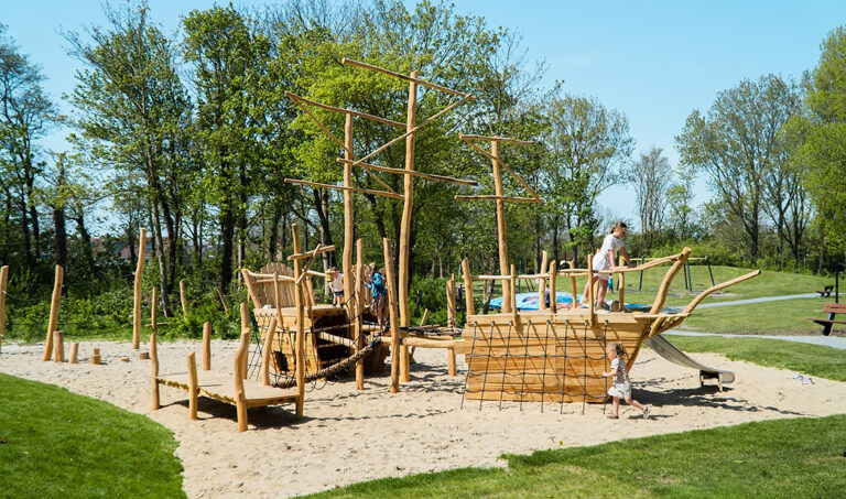 Speelschip voor openbare ruimte