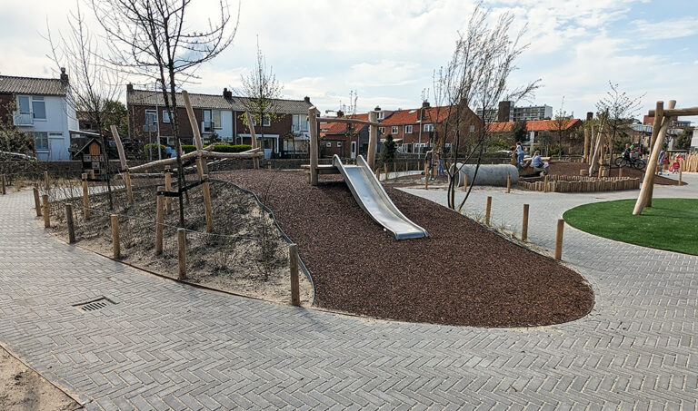 Speelheuvel met tigermulch